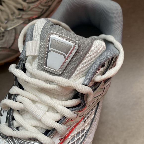 Bottega Veneta Silver sneakers - Picture 3 of 8